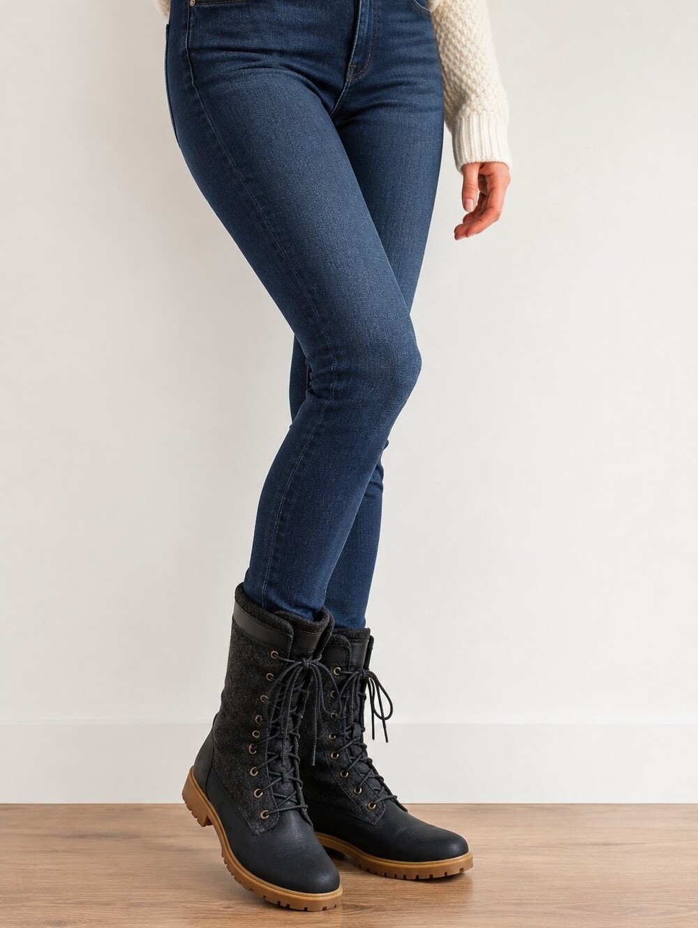 Timberland Black Felt-Panel Lace-Up Women's Boots with Tan Sole